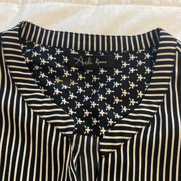 Black and white striped blouse - Picture 2 of 4